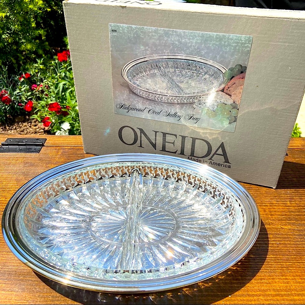 Oneida - Silver Glass Ridgewood Oval Gallery Tray - Picture 2 of 9